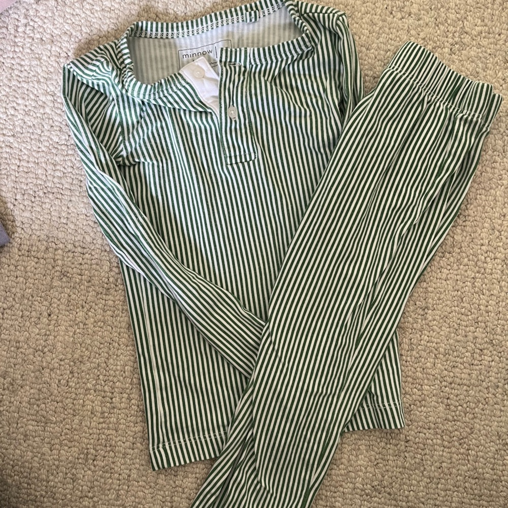 Minnow Green Striped Long Sleeve Pajama Set 3/4T great condition!